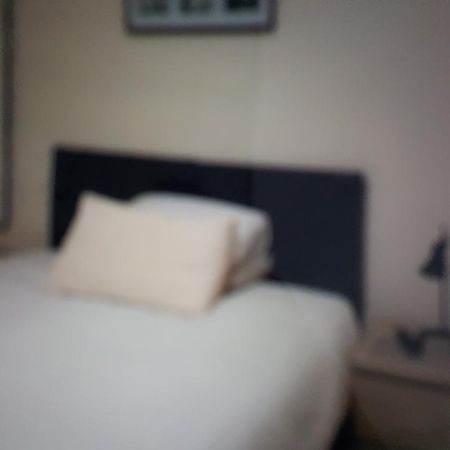 Kings Arms Hotel Farnworth Bagian luar foto