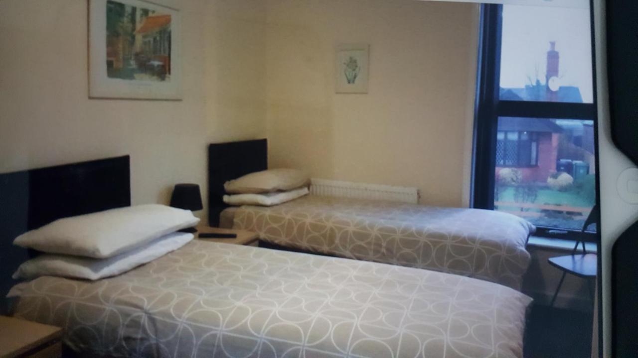 Kings Arms Hotel Farnworth Bagian luar foto