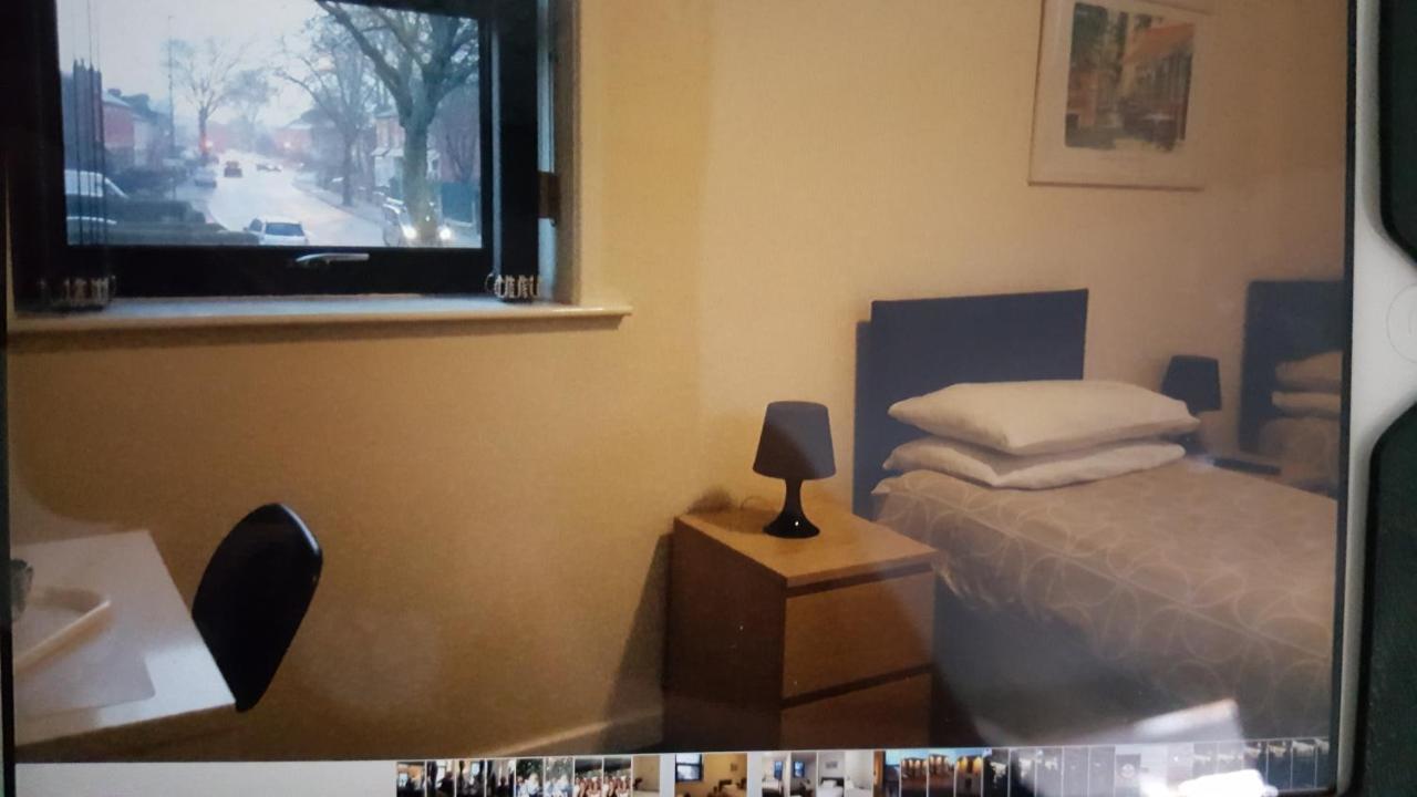 Kings Arms Hotel Farnworth Bagian luar foto