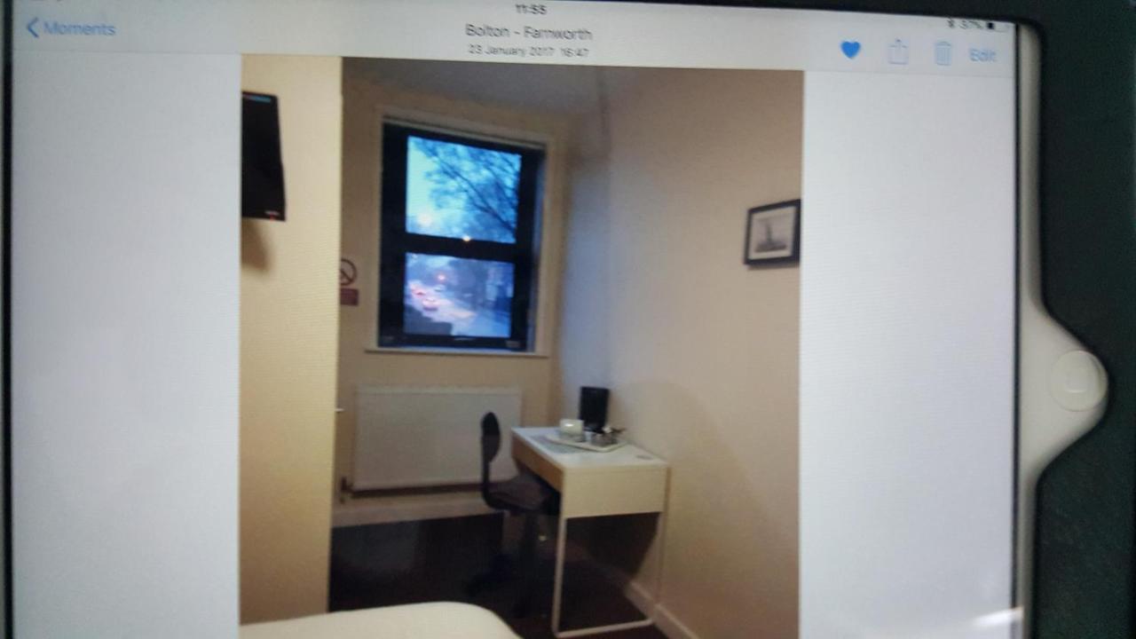 Kings Arms Hotel Farnworth Bagian luar foto